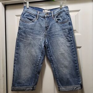 Levi's Capri Jeans Women's 6 28 Waist Cuffed Blue Medium Wash